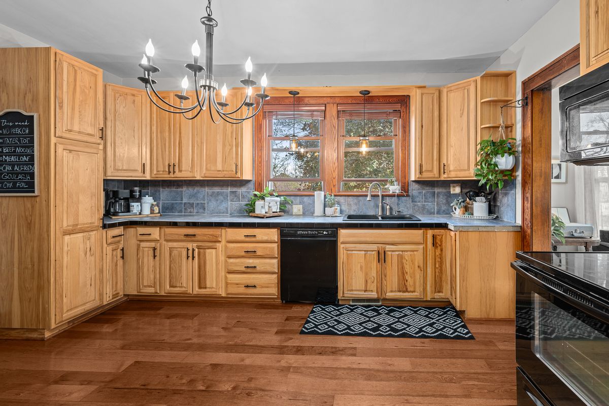 10198 E 2720 Street, Kewanee, IL 61443