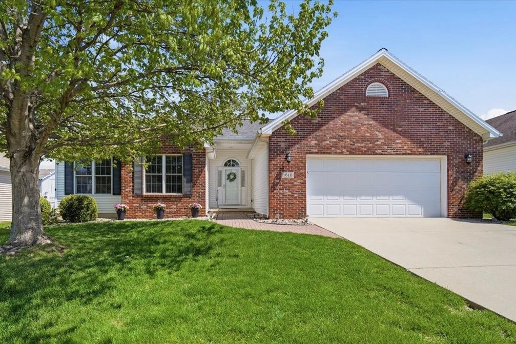 1610 Myra Lane — Bloomington, IL 61704