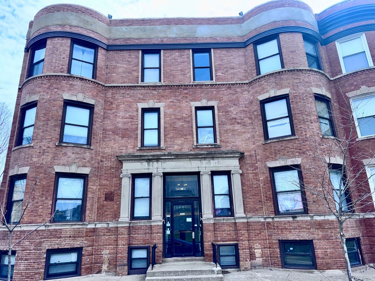 4949 CALUMET Avenue, Chicago, IL 60653