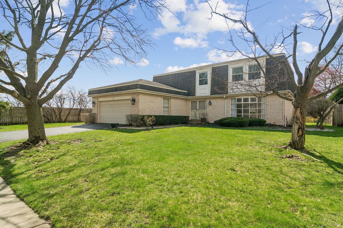 10 Fairview Avenue, Deerfield, IL 60015