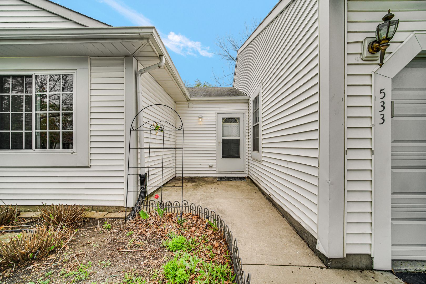 533 Lyon Drive — Buffalo Grove, IL 60089
