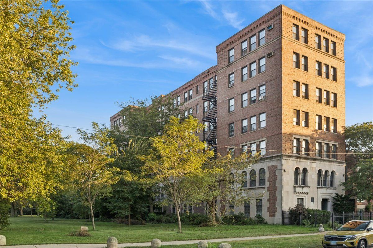 3017 E 78th Street #4B — Chicago, IL 60649