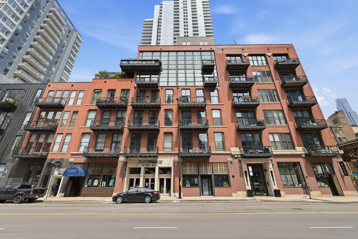 300 Grand Avenue, Chicago, IL 60654