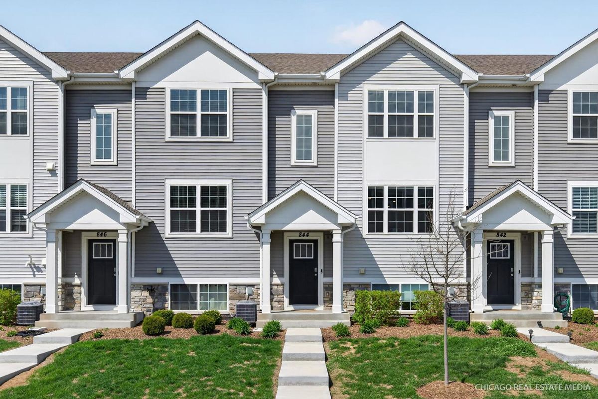 844 Briar Glen Court, Hampshire, IL 60140