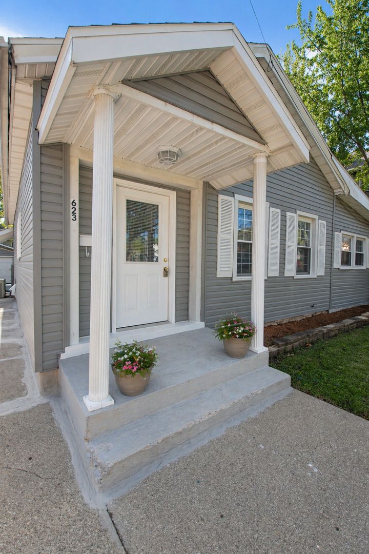 623 N Ottawa Avenue — Dixon, IL 61021