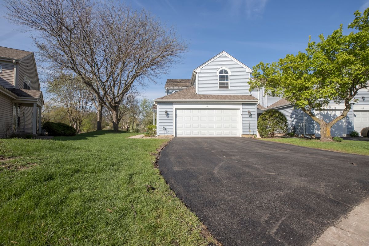 81 King Drive, Streamwood, IL 60107