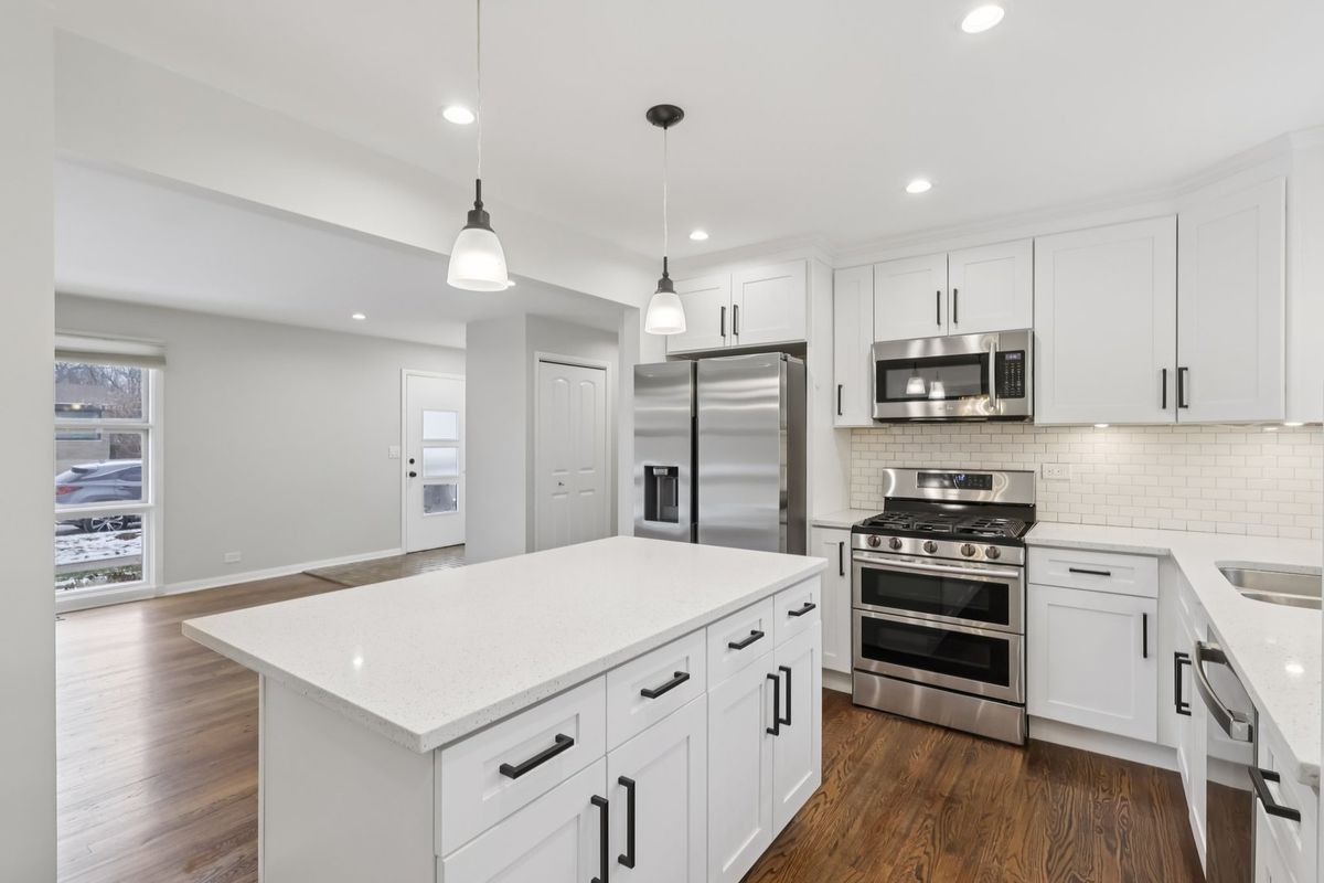 6803 KEELER Avenue, Lincolnwood, IL 60712
