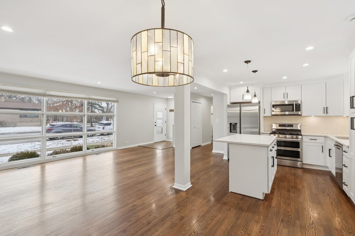 6803 KEELER Avenue, Lincolnwood, IL 60712