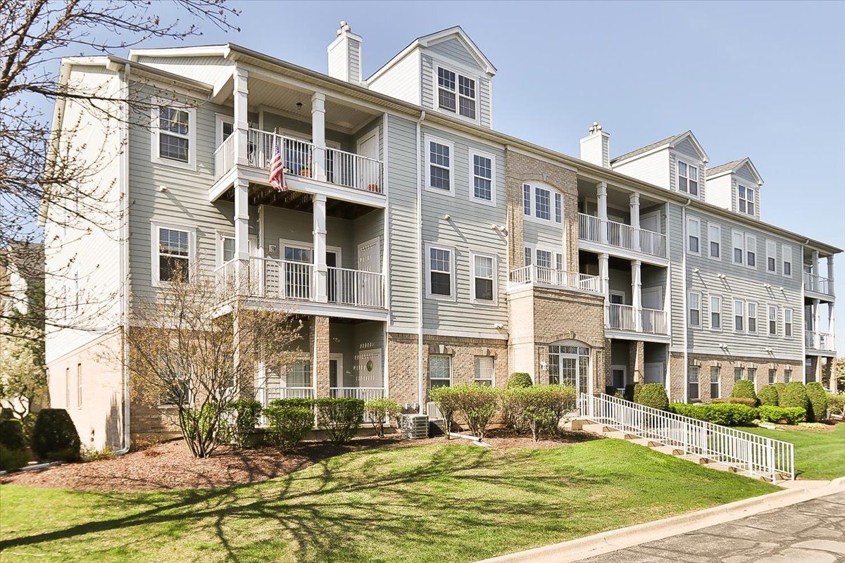 1299 W Lake Street #306 — Addison, IL 60101