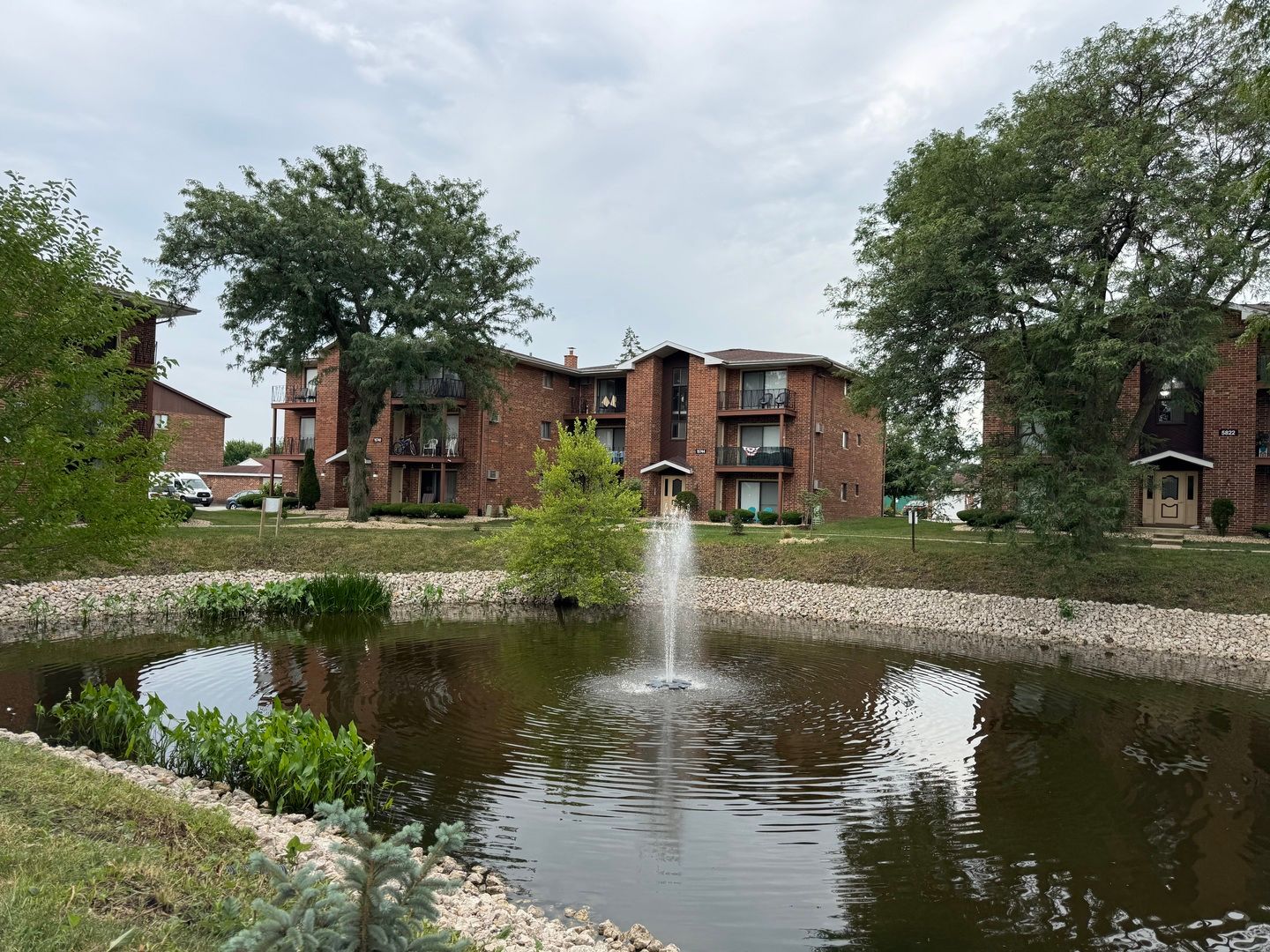 15744 Lake Drive — Oak Forest, IL 60452