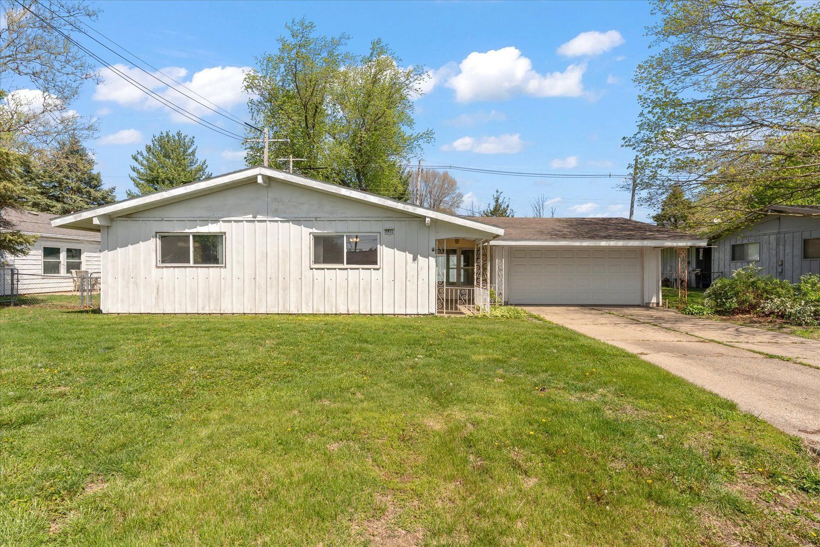 2412 Lawndale Drive — Champaign, IL 61821