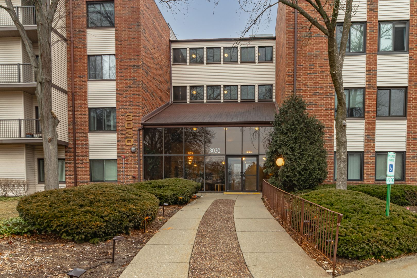 3030 Pheasant Creek Drive #307 — Northbrook, IL 60062