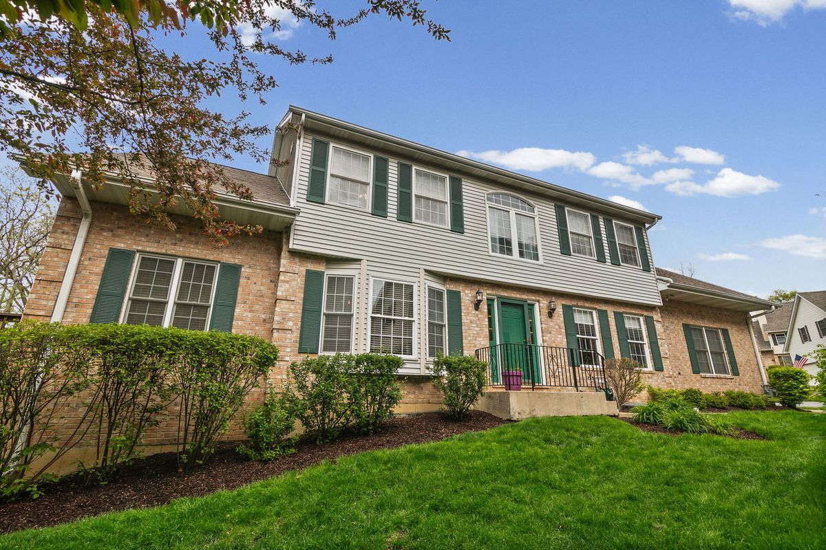 1354 Laurel Oaks Drive, Streamwood, IL 60107