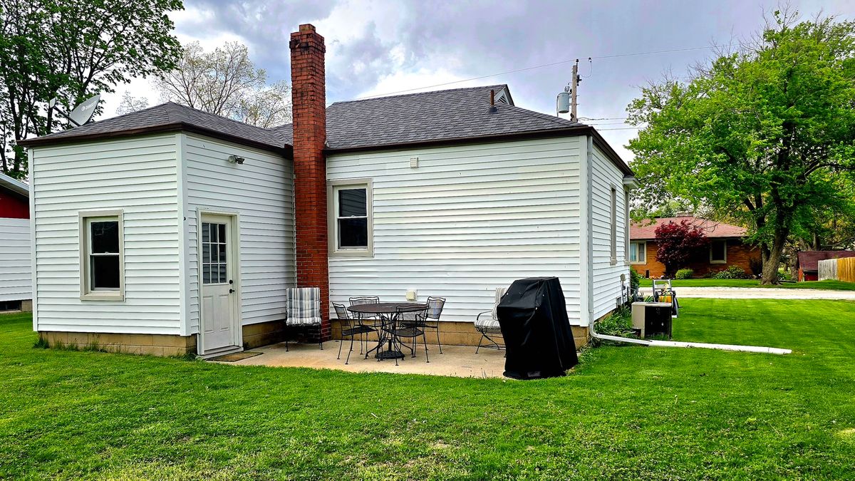 110 E Park Avenue, Deer Creek, IL 61733