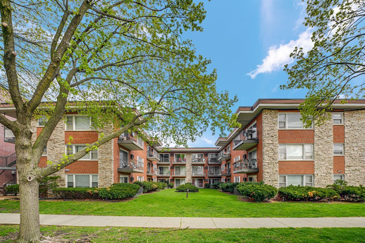 4229 N Keystone Avenue #3F — Chicago, IL 60641