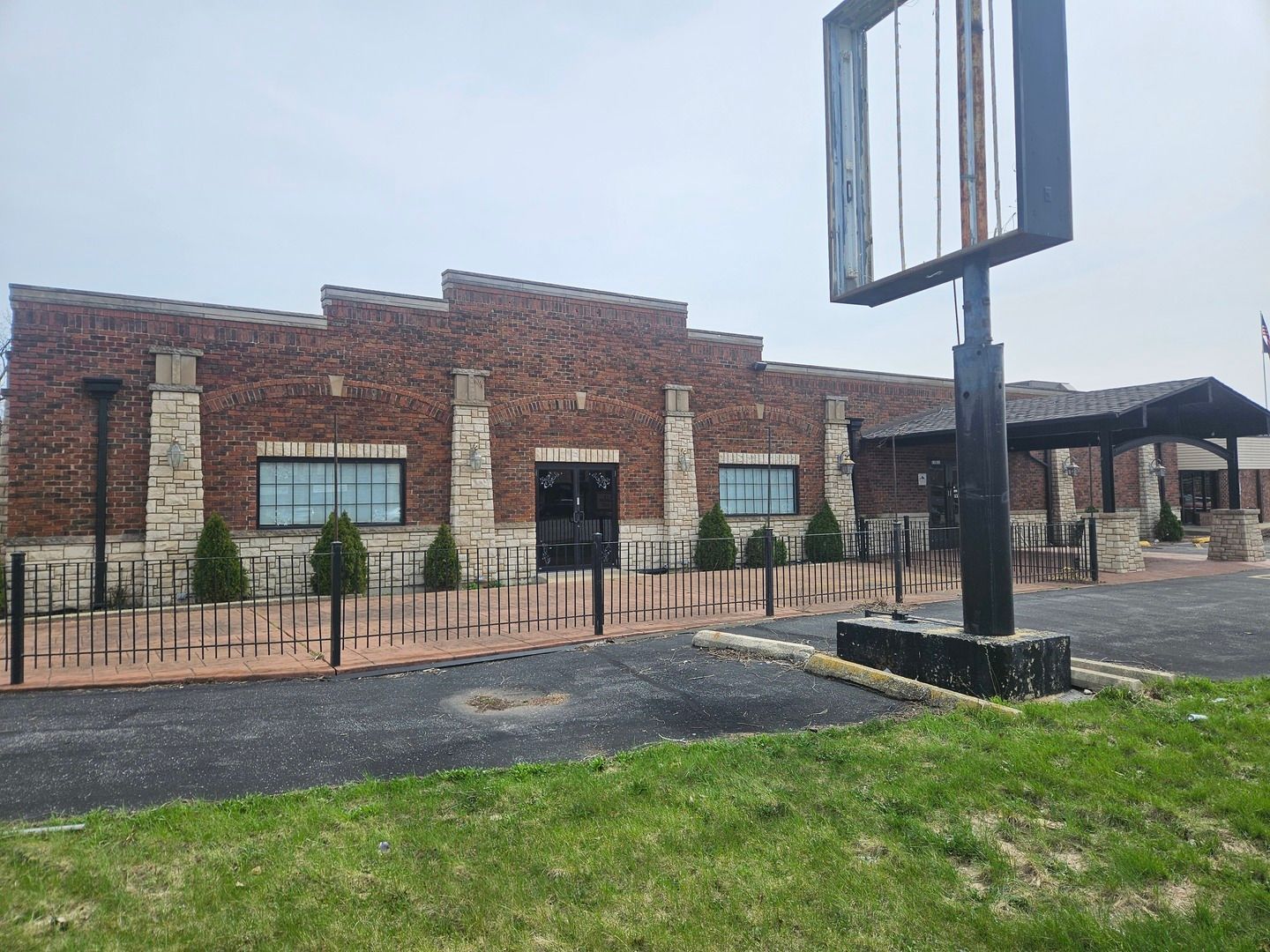 11011 Southwest Highway — Palos Hills, IL 60465