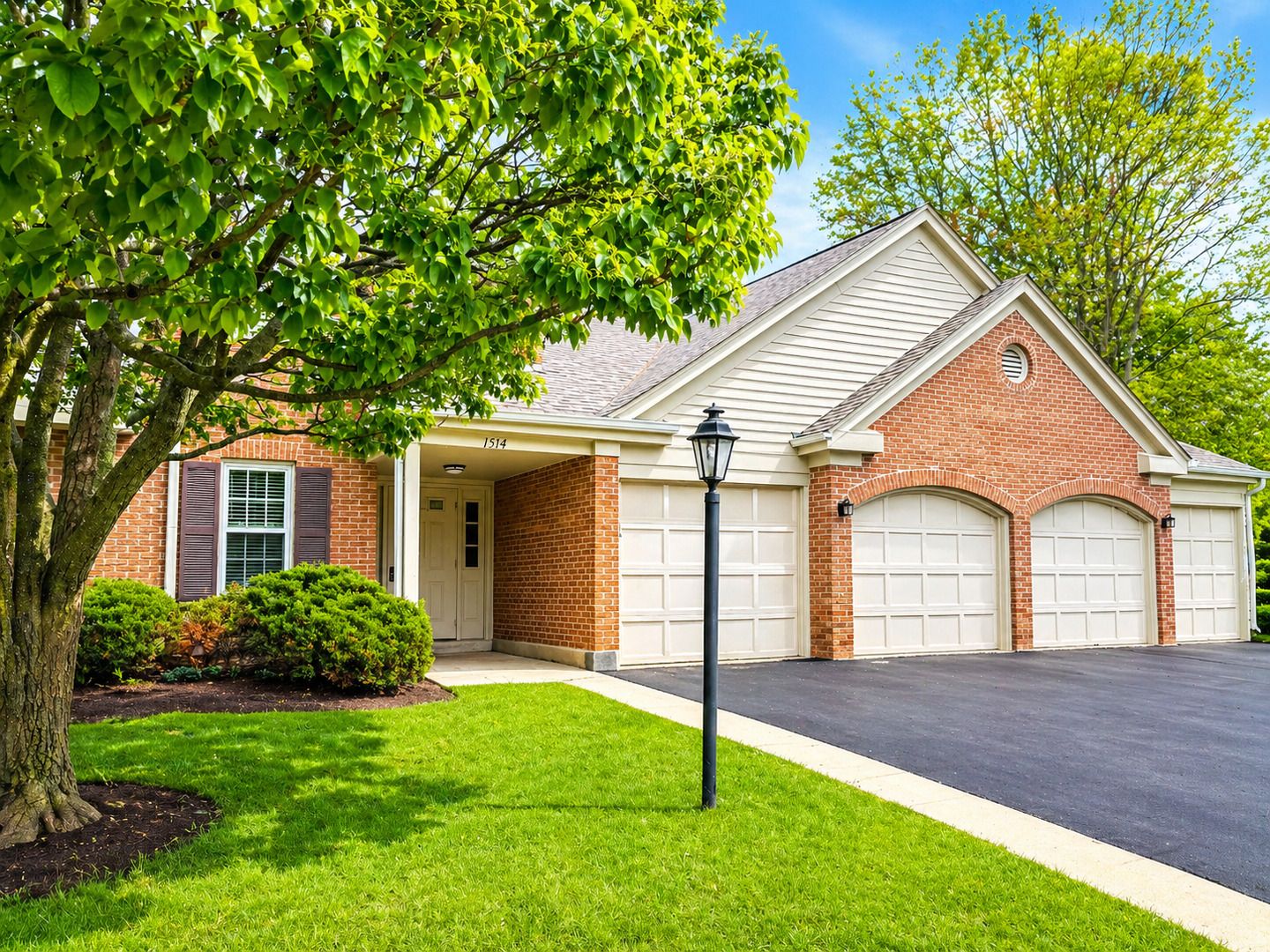 1514 Camden Court #A1 — Wheeling, IL 60090
