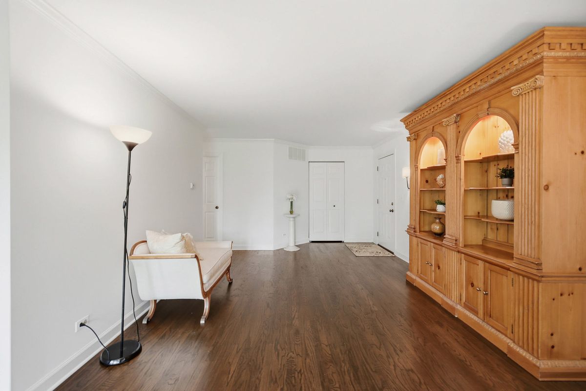 1514 Camden Court #A1, Wheeling, IL 60090