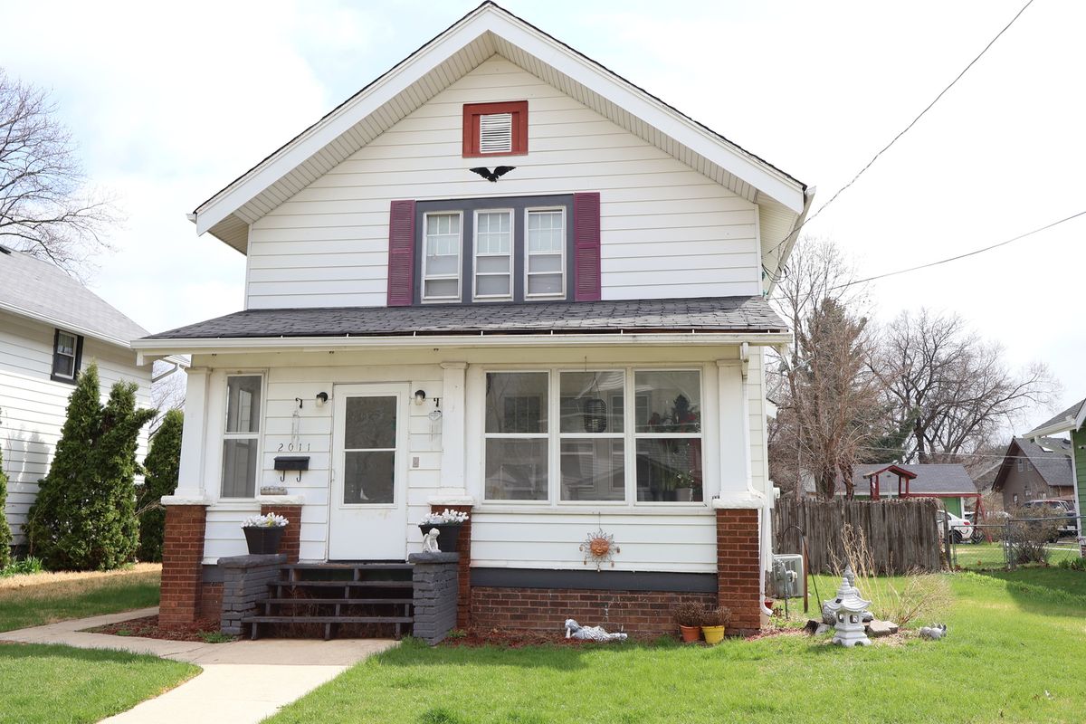 2011 Latham Street, Rockford, IL 61103