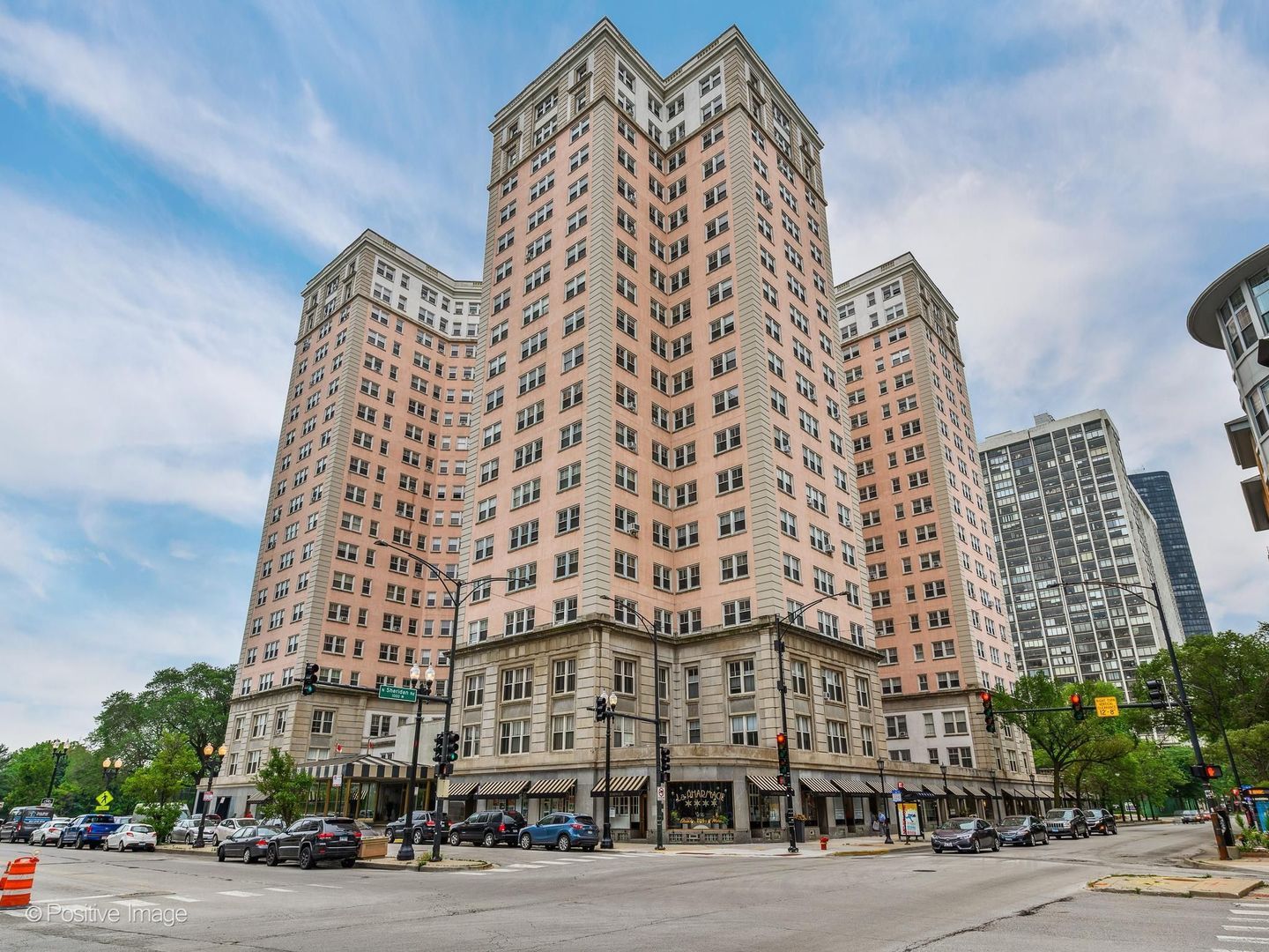 5555 N SHERIDAN Road #807 — Chicago, IL 60640