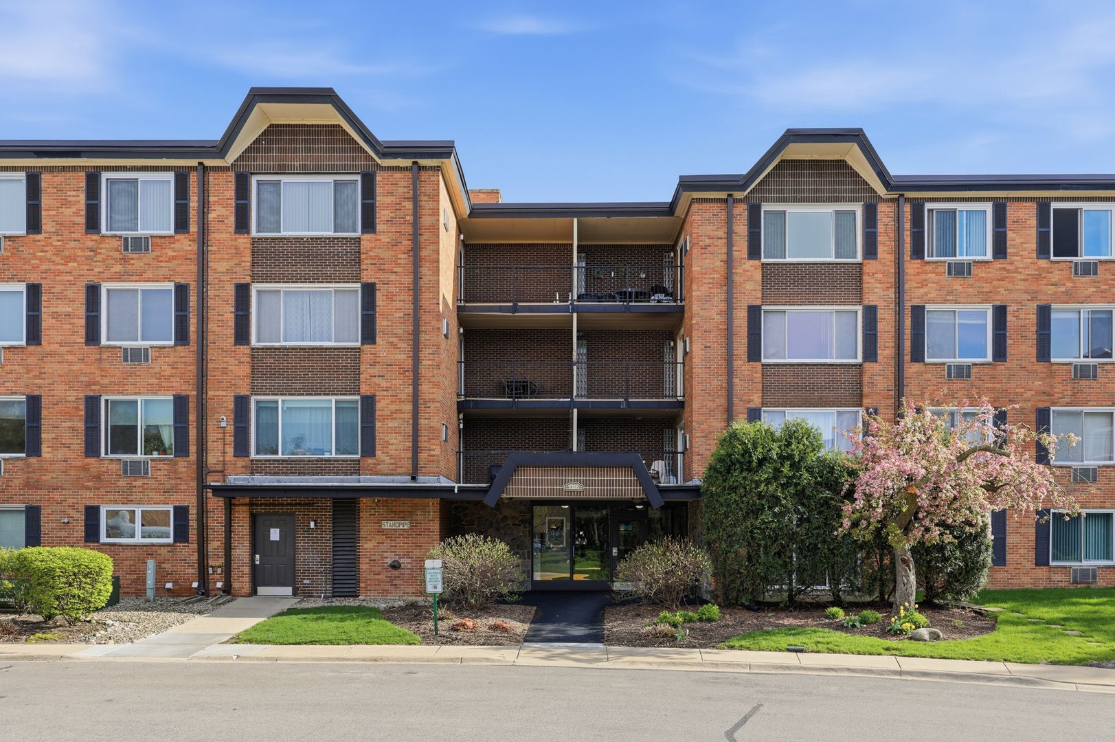 1216 S New Wilke Road #307 — Arlington Heights, IL 60005
