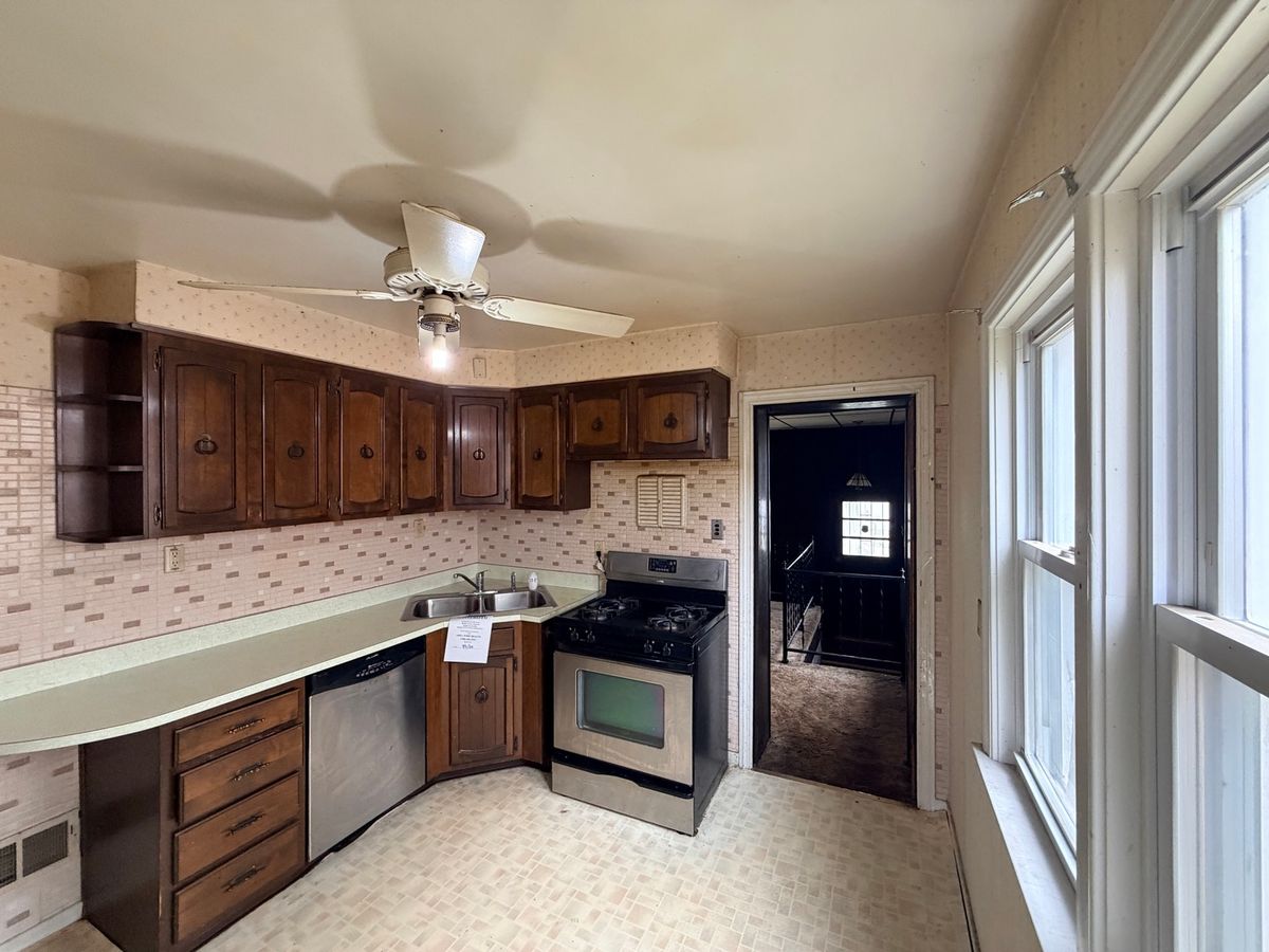 1568 Wentworth Avenue, Calumet City, IL 60409