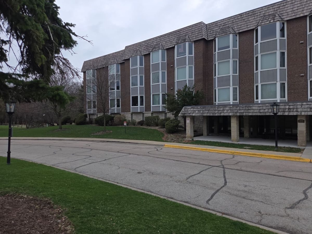 400 THAMES Parkway, Park Ridge, IL 60068