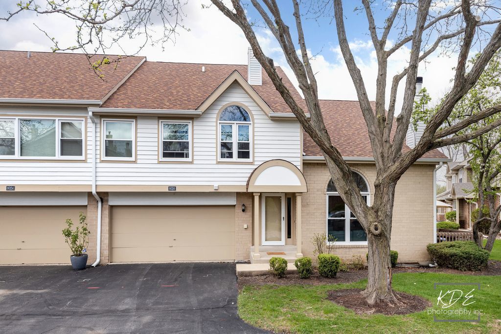 8026 Barrymore Drive, Darien, IL 60561
