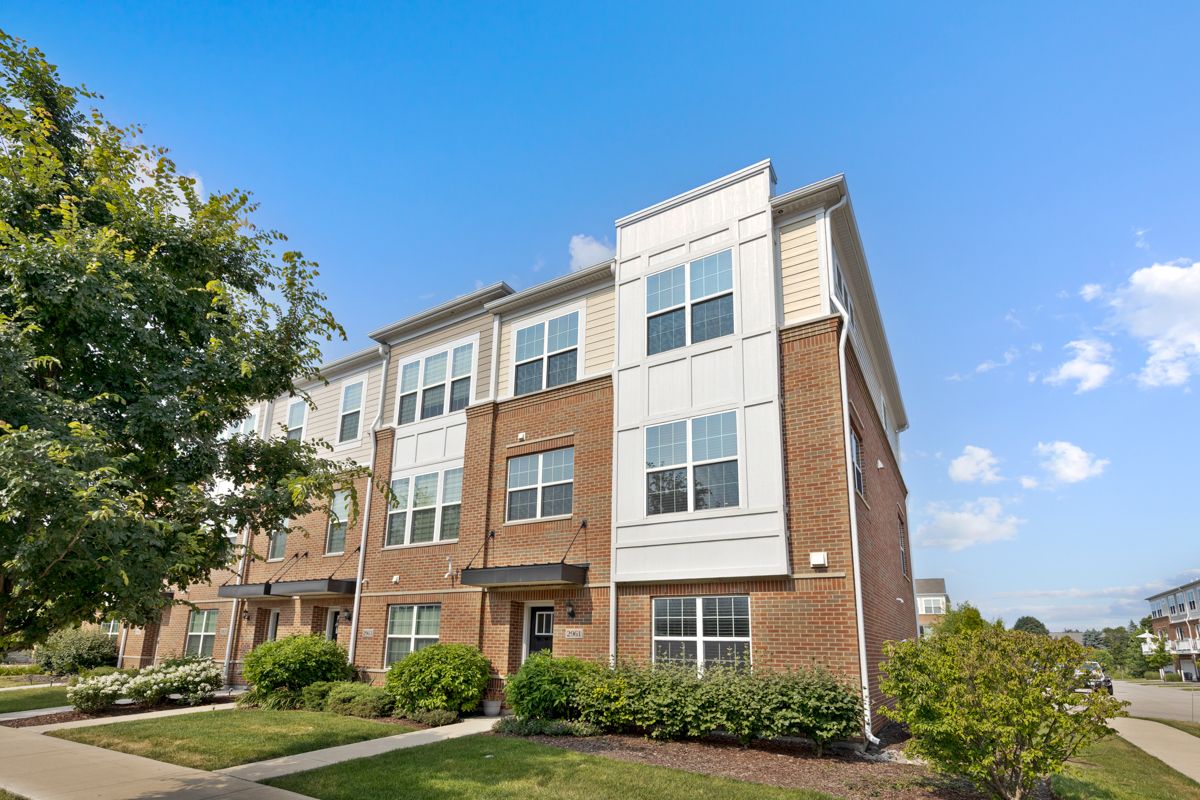 2961 Reflection Drive, Naperville, IL 60564