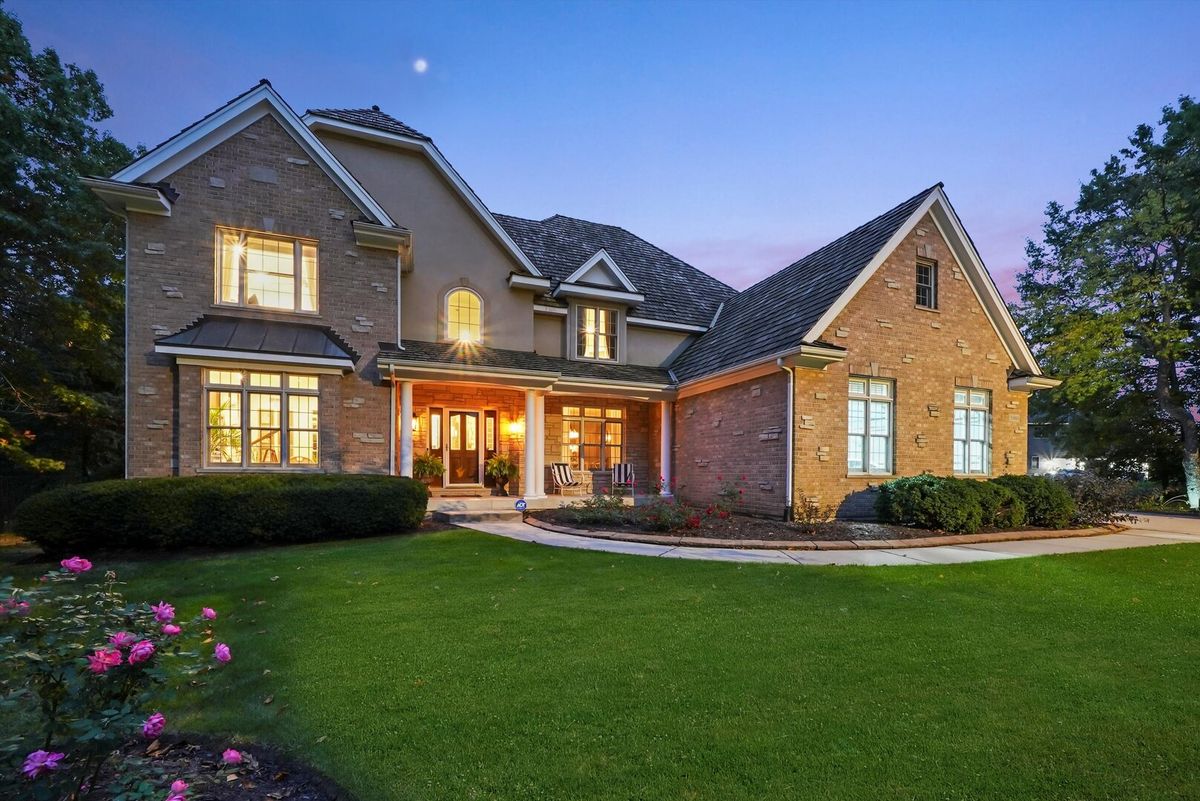 35080 Oak Knoll Circle, Gurnee, IL 60031