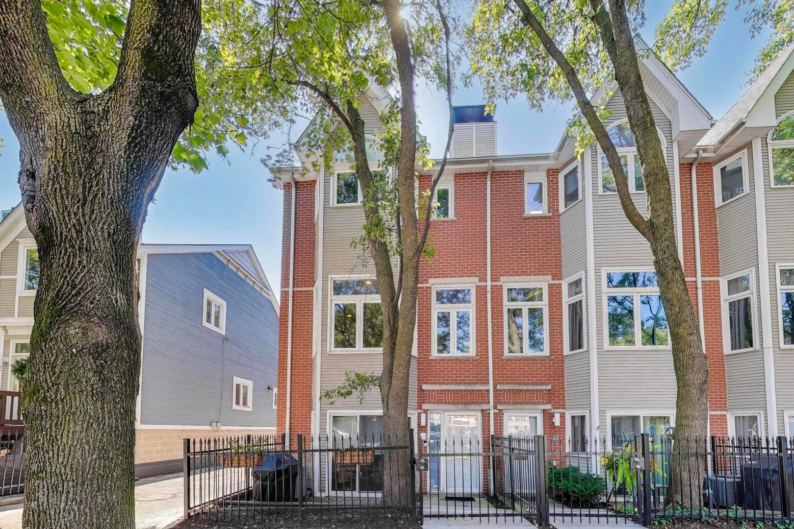 1447 W WRIGHTWOOD Avenue — Chicago, IL 60614
