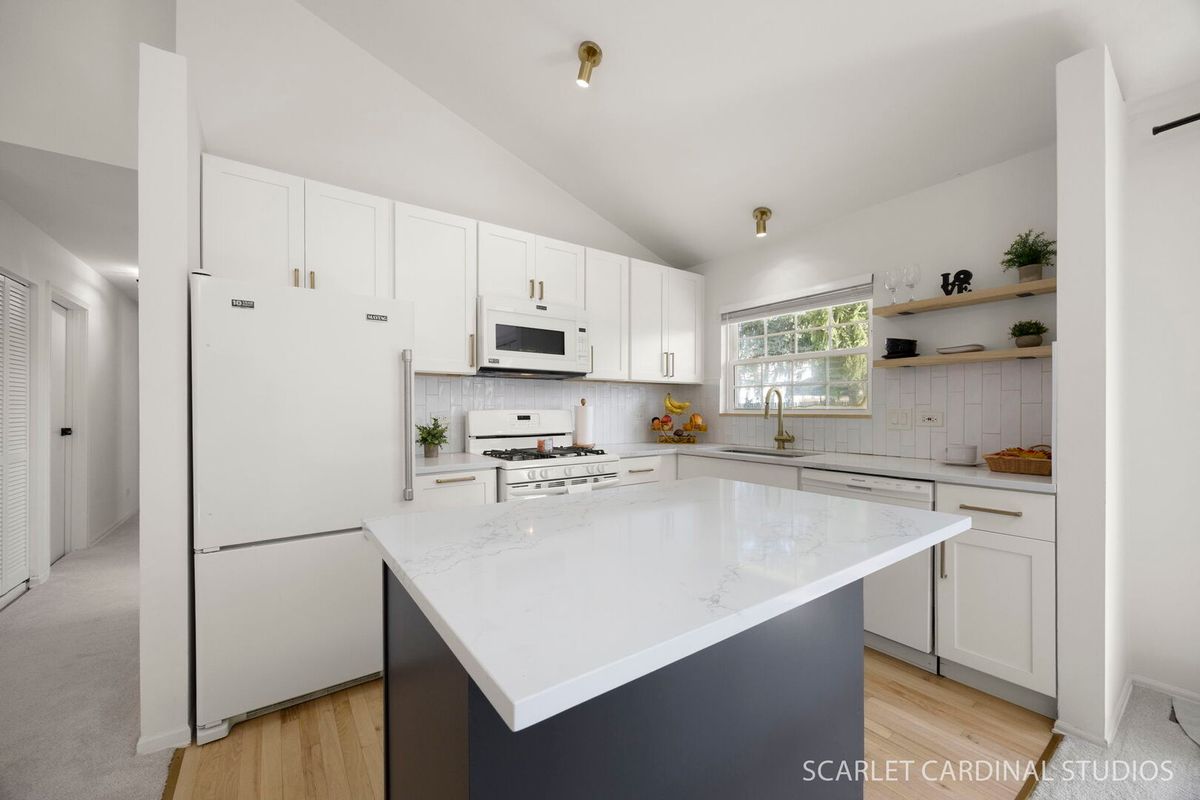 30W161 Mack Road, Warrenville, IL 60555