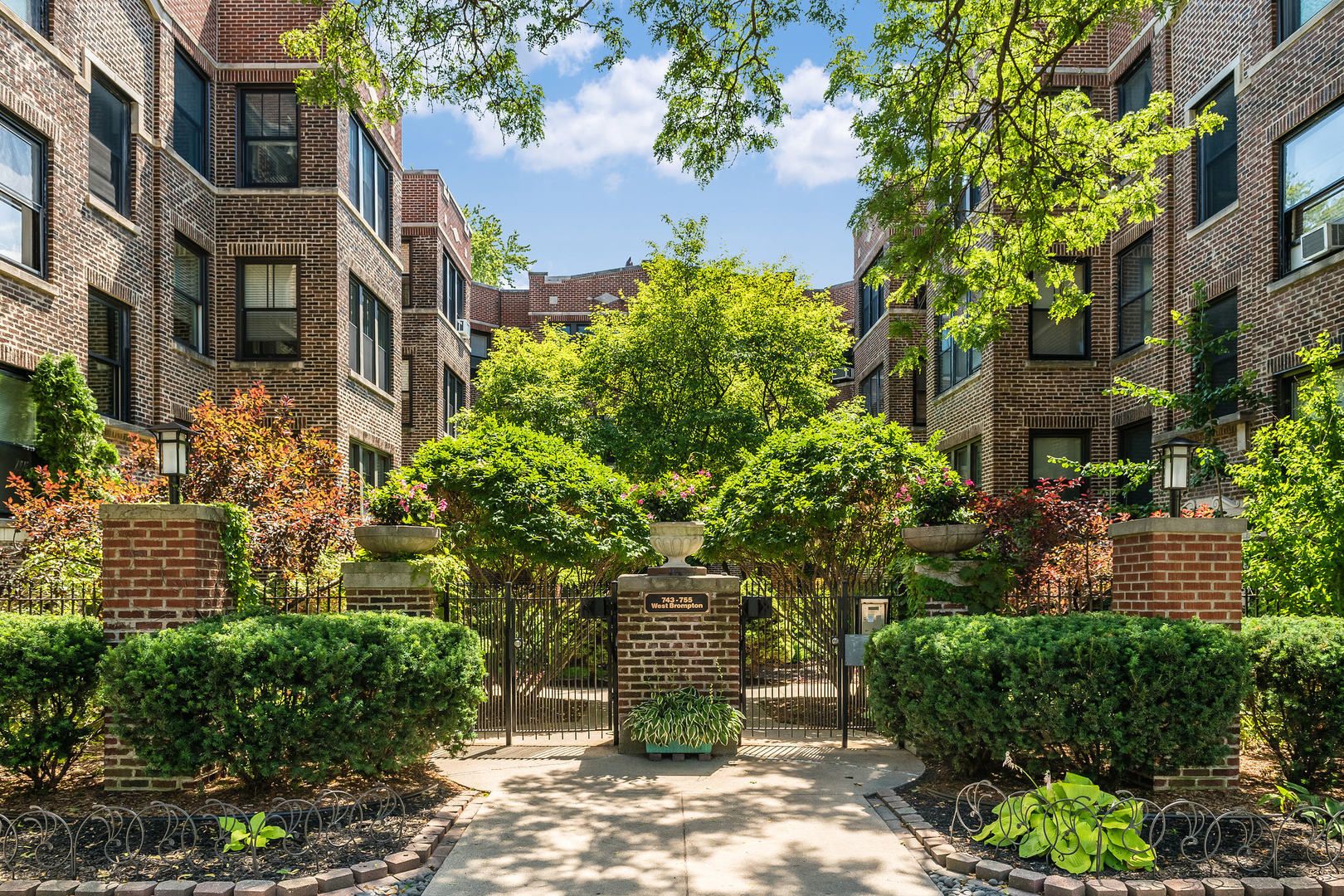 755 W Brompton Avenue #3N — Chicago, IL 60657