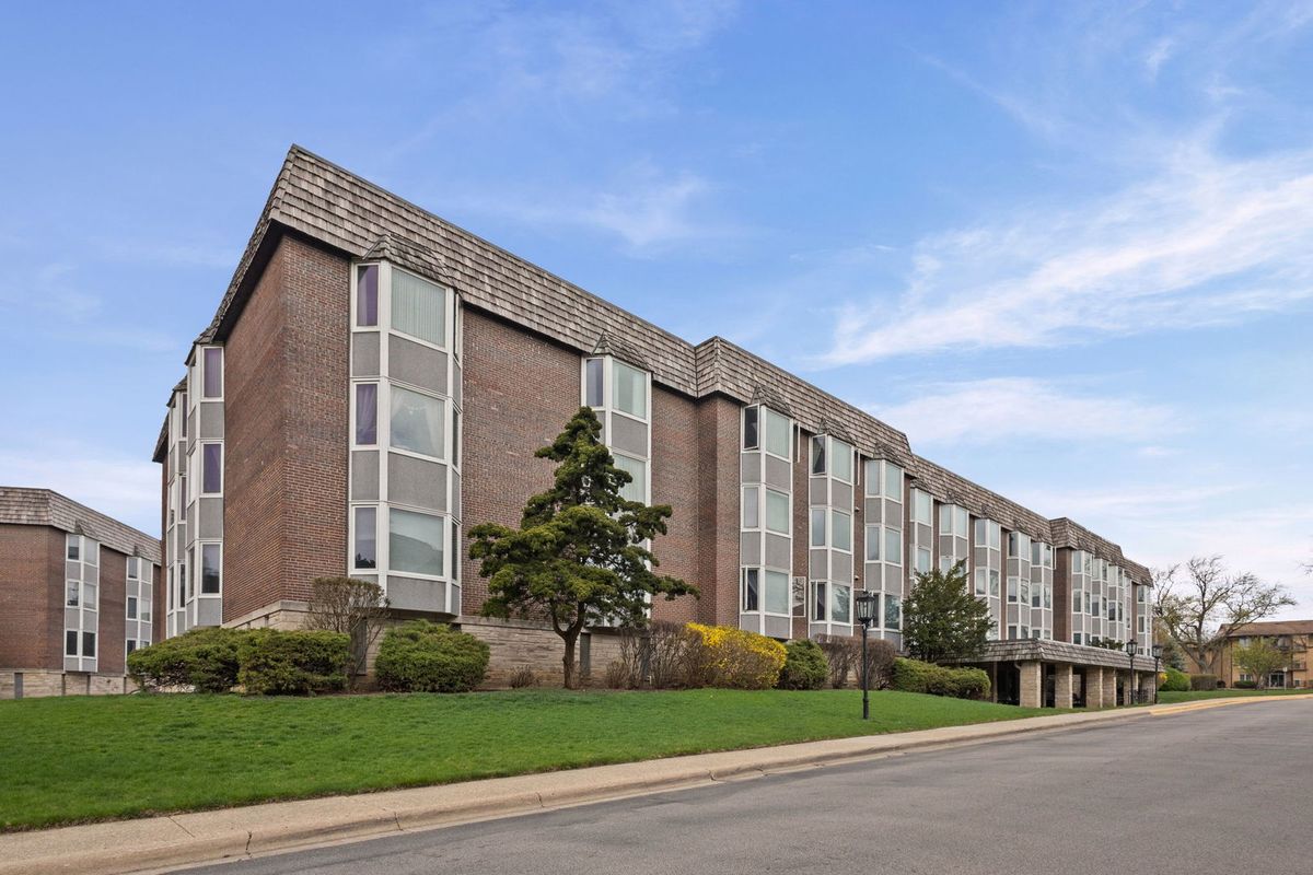 400 Ascot Drive, Park Ridge, IL 60068