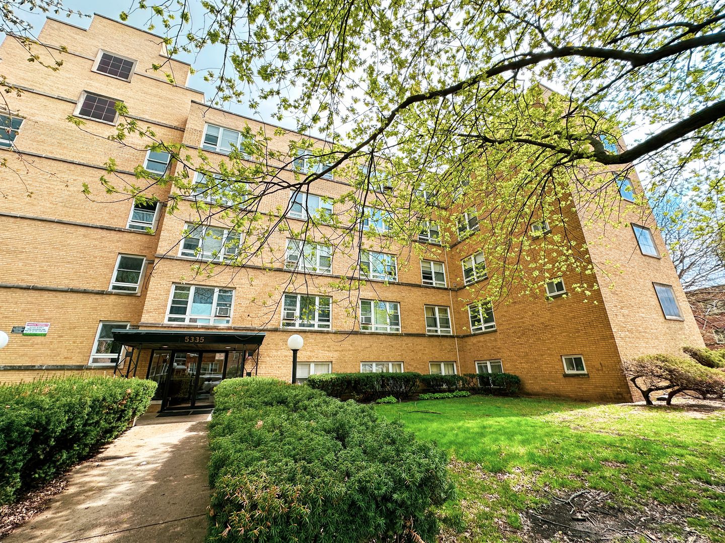 5335 N California Avenue #101 — Chicago, IL 60625