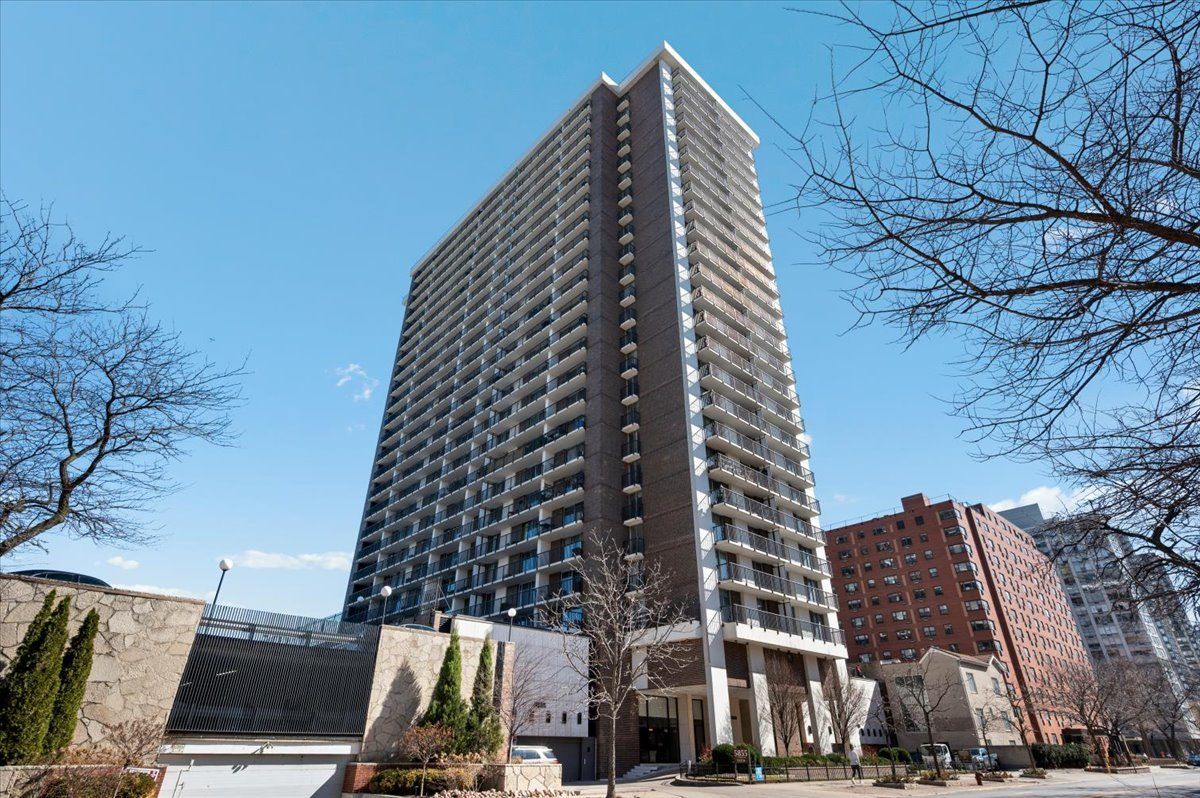 5855 N Sheridan Road #25G — Chicago, IL 60660