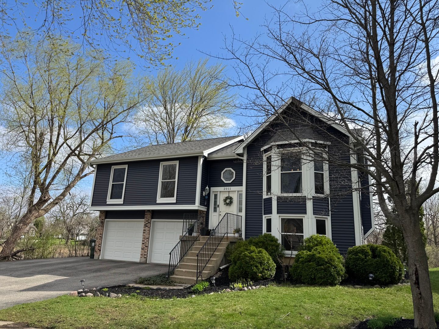 2011 Oak Tree Trail — Lake Villa, IL 60046