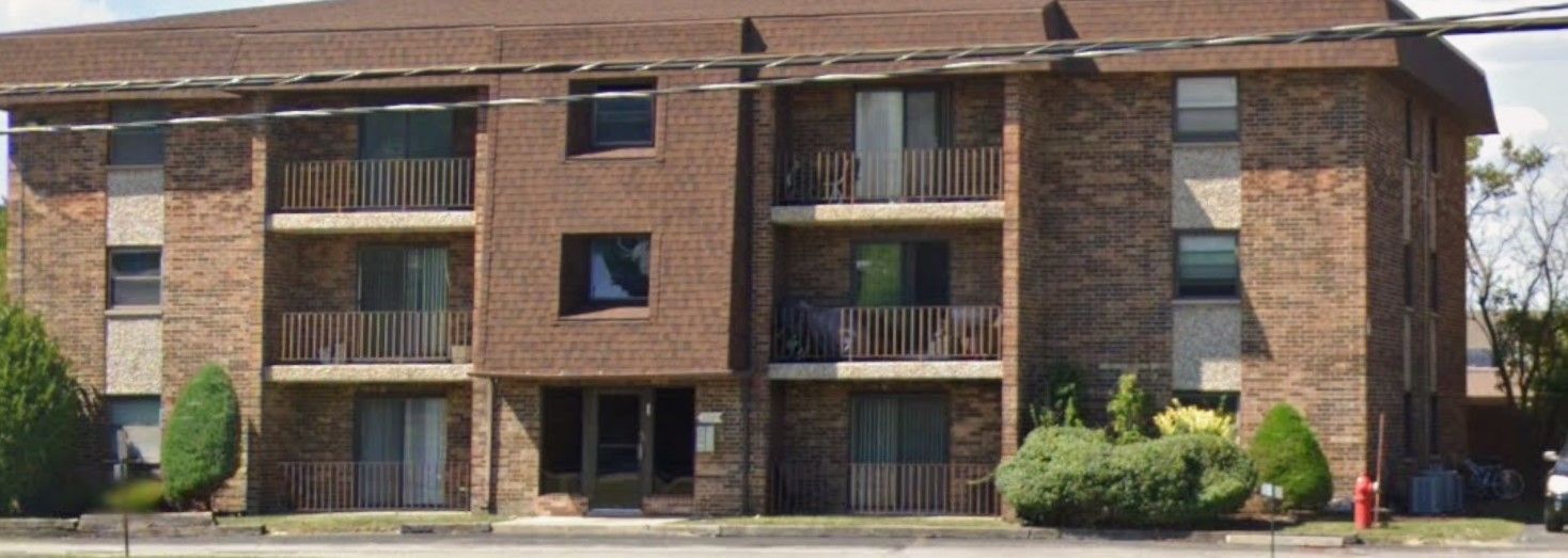 2305 Holiday Terrace #131 — Lansing, IL 60438