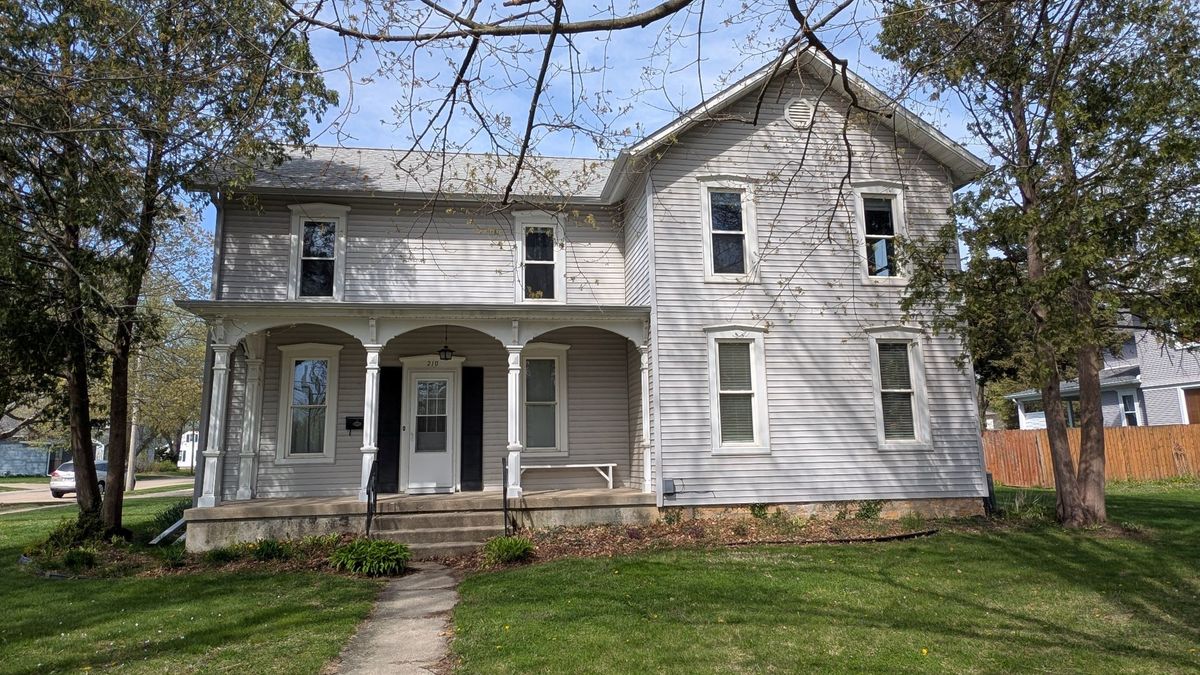 210 7th Street, Oregon, IL 61061