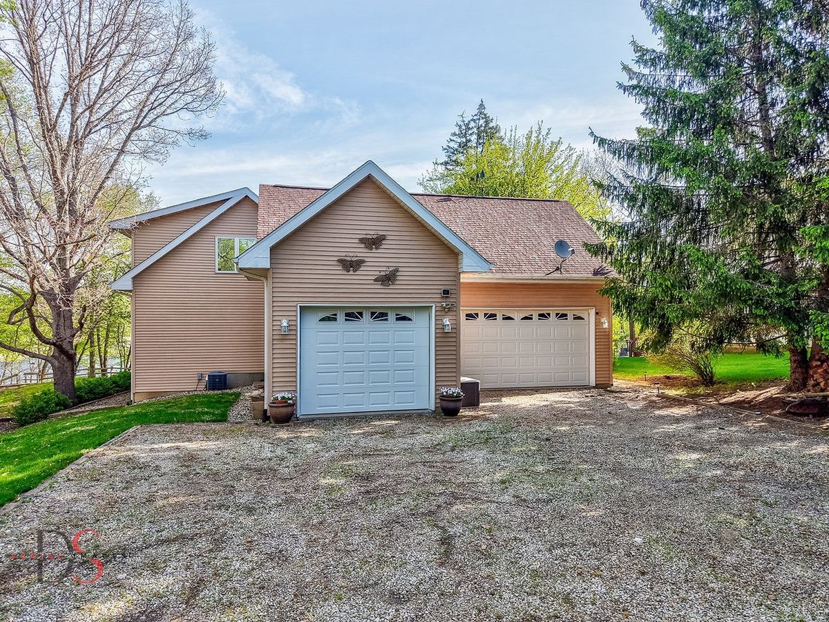 1419 Shoreline Drive, Varna, IL 61375