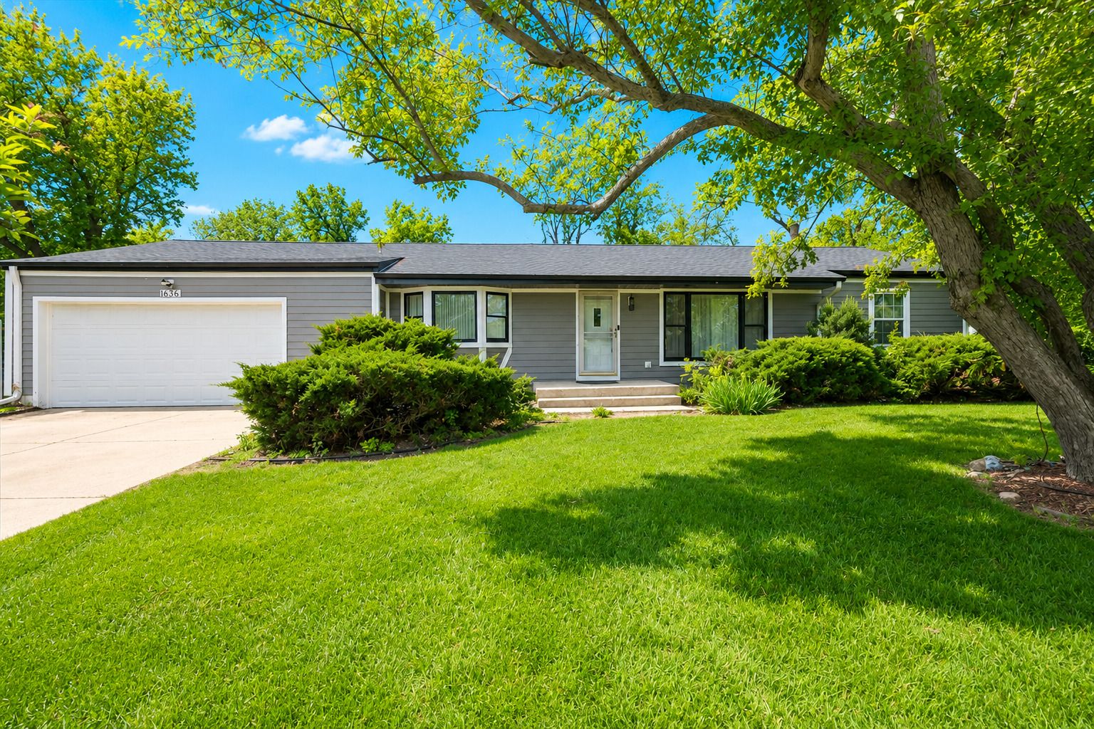 1635 Dun Lo Drive — Arlington Heights, IL 60004