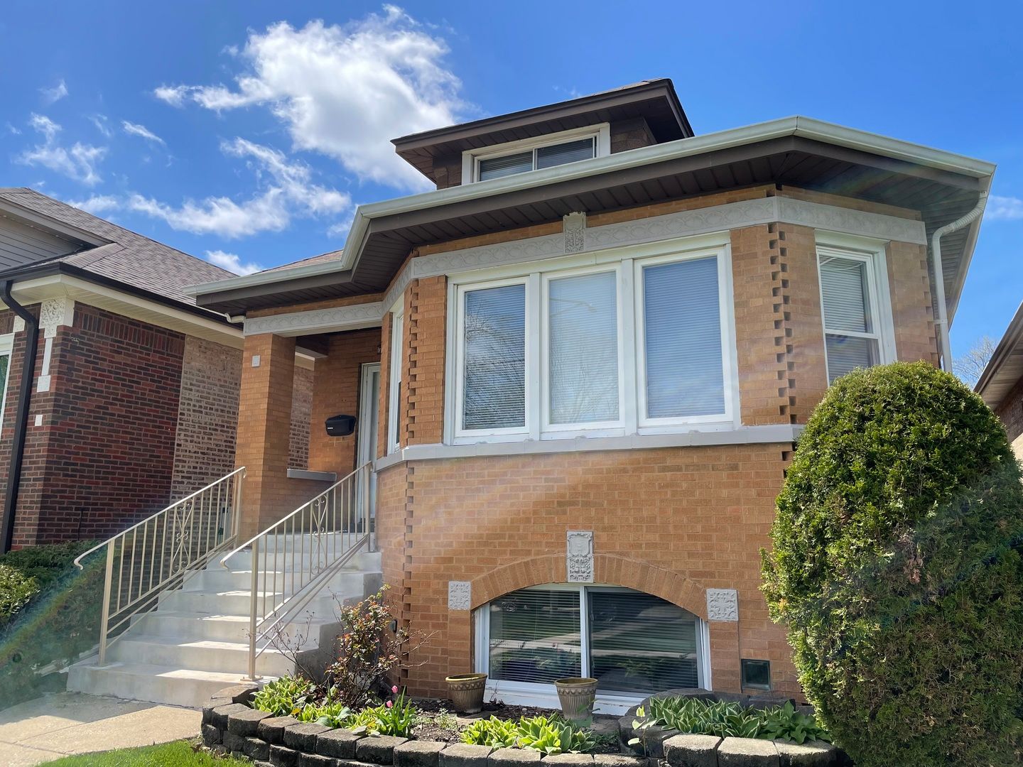 7659 W Sunset Drive — Elmwood Park, IL 60707