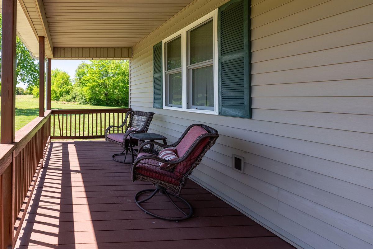 1580 Reevesville Road, Grantsburg, IL 62943