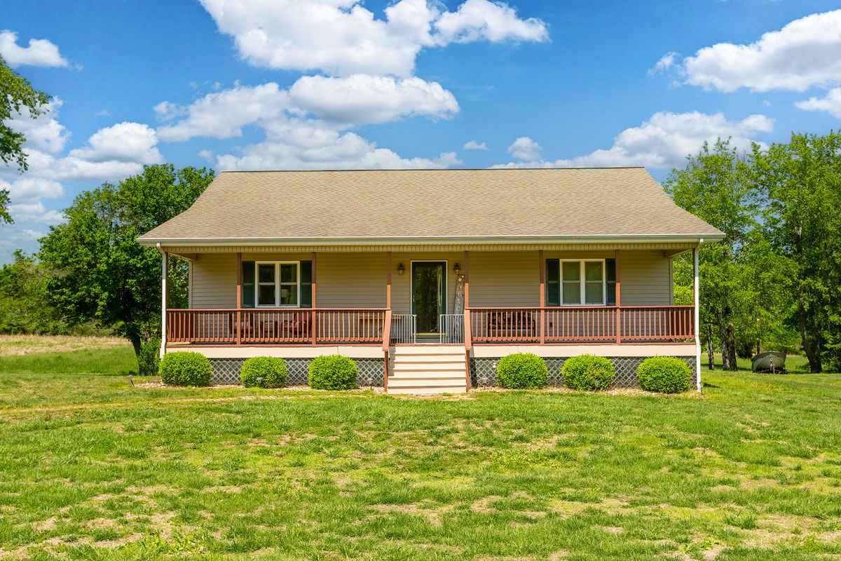 1580 Reevesville Road, Grantsburg, IL 62943