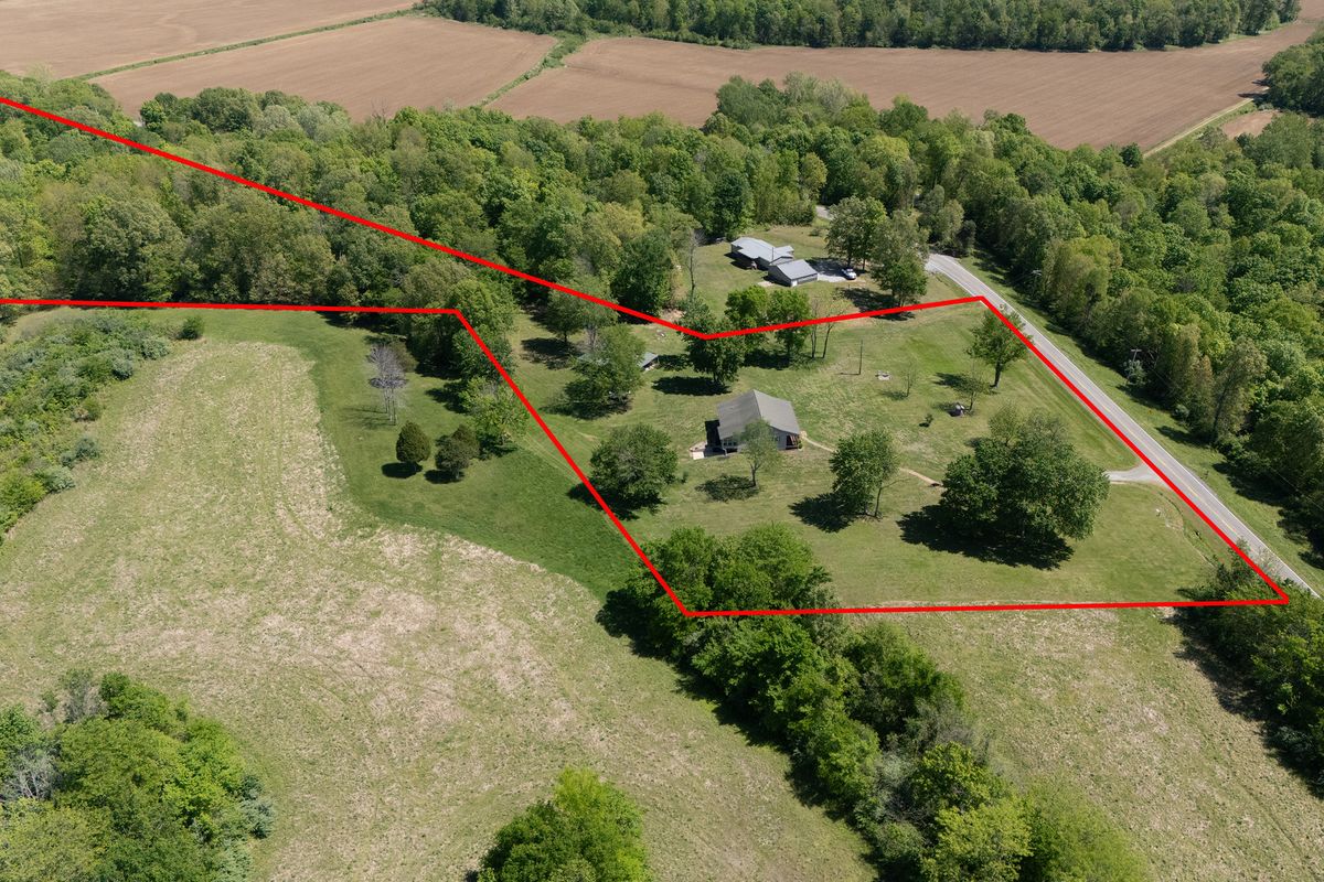 1580 Reevesville Road, Grantsburg, IL 62943