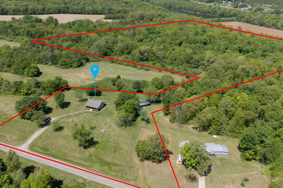 1580 Reevesville Road, Grantsburg, IL 62943