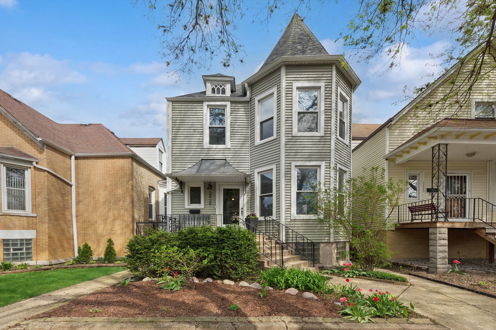 2429 N Drake Avenue — Chicago, IL 60647