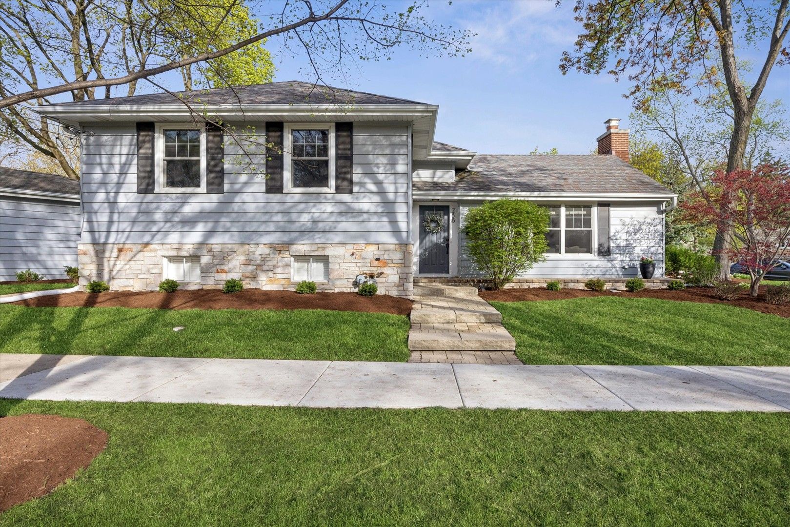 258 Crest Road — Glen Ellyn, IL 60137