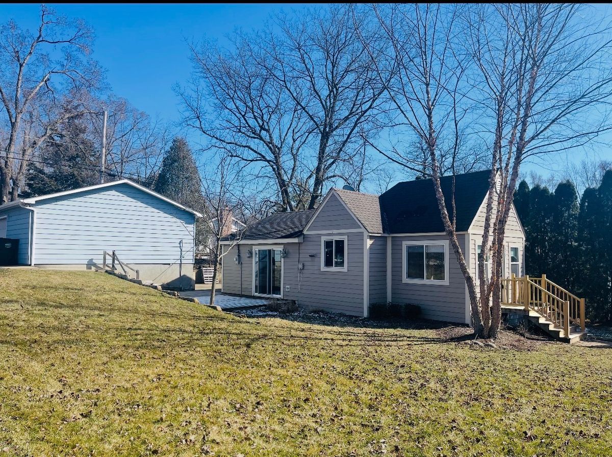 327 Kenwood Drive, Round Lake Park, IL 60073