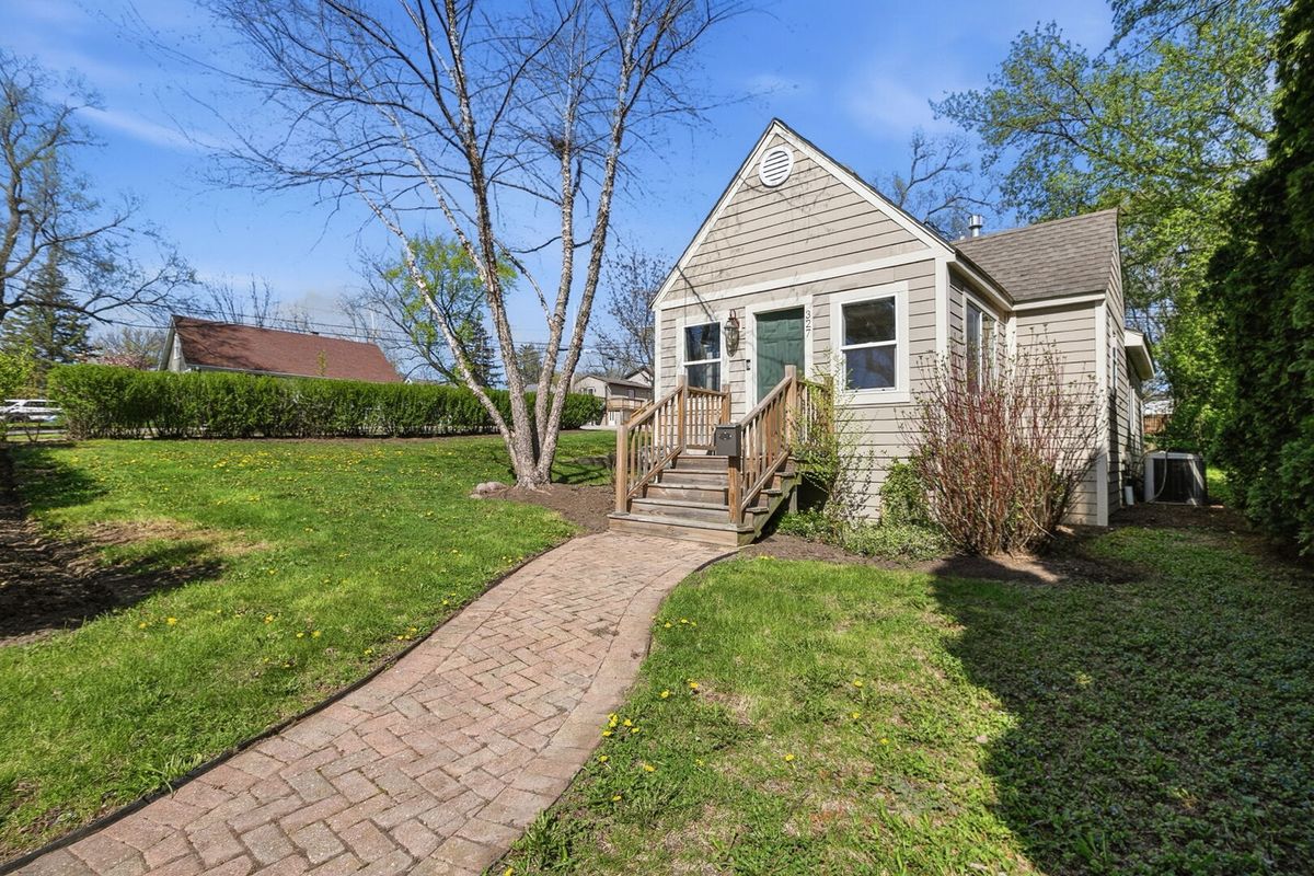 327 Kenwood Drive, Round Lake Park, IL 60073